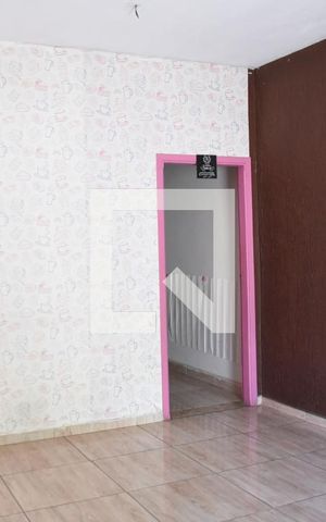 Casa para alugar com 120m², 2 quartos e 2 vagasSala
