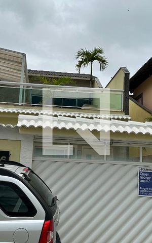 Casa de condomínio à venda com 255m², 3 quartos e 1 vaga Casa de condomínio à venda com 255m², 3 quartos e 1 vagaFachada
