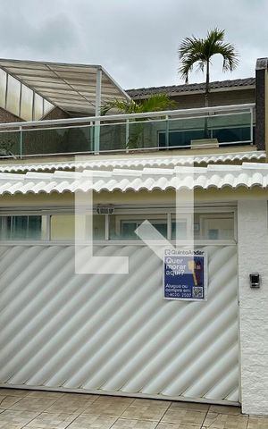Casa de condomínio à venda com 255m², 3 quartos e 1 vaga Casa de condomínio à venda com 255m², 3 quartos e 1 vagaFachada