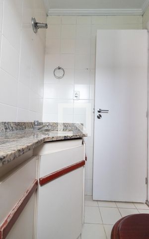 Casa de condomínio à venda com 128m², 3 quartos e 2 vagas Casa de condomínio à venda com 128m², 3 quartos e 2 vagasBanheiro da Suíte 2