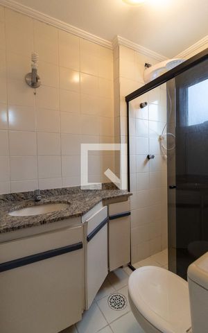 Casa de condomínio à venda com 128m², 3 quartos e 2 vagas Casa de condomínio à venda com 128m², 3 quartos e 2 vagasBanheiro da Suíte 1