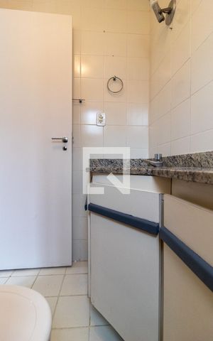 Casa de condomínio à venda com 128m², 3 quartos e 2 vagas Casa de condomínio à venda com 128m², 3 quartos e 2 vagasBanheiro da Suíte 1