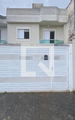 Casa para alugar com 92m², 3 quartos e 2 vagas Casa para alugar com 92m², 3 quartos e 2 vagasFachada