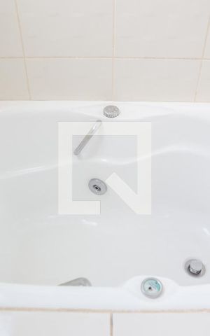 Apartamento à venda com 80m², 3 quartos e 1 vaga Apartamento à venda com 80m², 3 quartos e 1 vagaBanheiro da Suíte