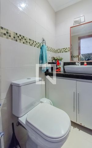 Casa à venda com 300m², 4 quartos e 3 vagas Casa à venda com 300m², 4 quartos e 3 vagasBanheiro de serviço