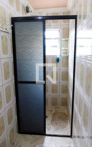Casa à venda com 260m², 6 quartos e 2 vagas Casa à venda com 260m², 6 quartos e 2 vagasBanheiro 2