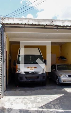 Casa à venda com 260m², 6 quartos e 2 vagas Casa à venda com 260m², 6 quartos e 2 vagasFachada