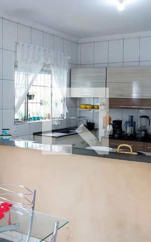 Casa à venda com 260m², 6 quartos e 2 vagas Casa à venda com 260m², 6 quartos e 2 vagasCozinha