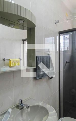 Casa à venda com 122m², 3 quartos e 2 vagas Casa à venda com 122m², 3 quartos e 2 vagasBanheiro da Suíte