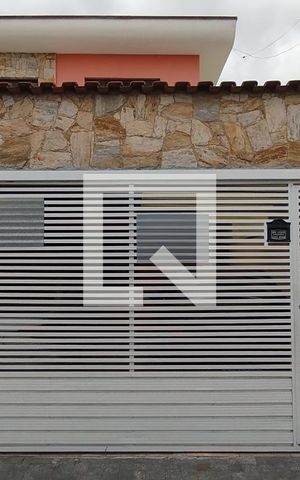 Casa à venda com 122m², 3 quartos e 2 vagas Casa à venda com 122m², 3 quartos e 2 vagasFachada + Placa