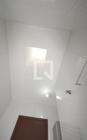 Casa de condomínio para alugar com 126m², 2 quartos e 1 vagaBanheiro - claraboia