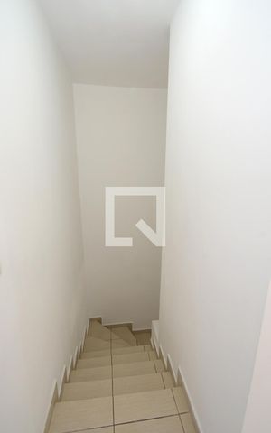 Casa de condomínio para alugar com 126m², 2 quartos e 1 vagaEscada