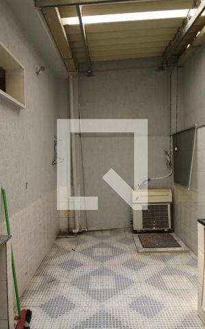 Casa à venda com 230m², 4 quartos e 2 vagasÁrea de Serviço