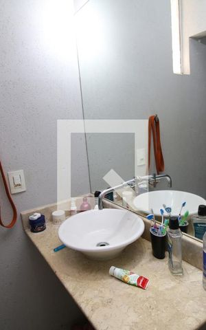 Casa à venda com 230m², 4 quartos e 2 vagasBanheiro da Suíte 1