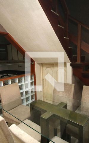 Casa à venda com 230m², 4 quartos e 2 vagasSala