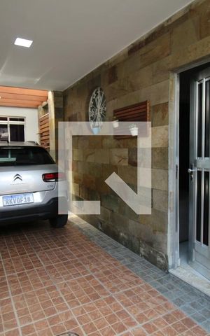Casa à venda com 230m², 4 quartos e 2 vagasGaragem