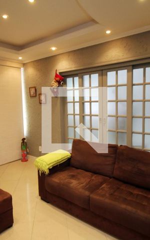 Casa à venda com 230m², 4 quartos e 2 vagasSala de TV