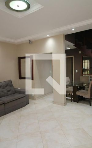 Casa à venda com 230m², 4 quartos e 2 vagasSala