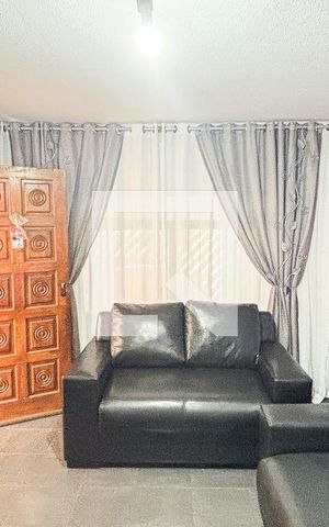 Casa à venda com 180m², 4 quartos e 2 vagas Casa à venda com 180m², 4 quartos e 2 vagasSala