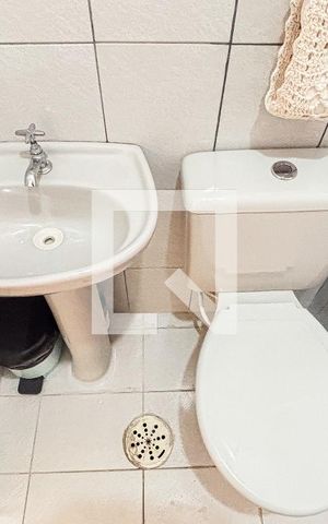 Casa à venda com 180m², 4 quartos e 2 vagas Casa à venda com 180m², 4 quartos e 2 vagasBanheiro