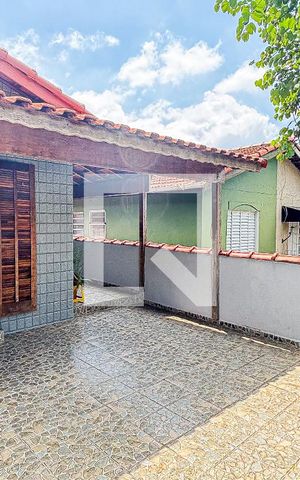 Casa à venda com 180m², 4 quartos e 2 vagas Casa à venda com 180m², 4 quartos e 2 vagasQuarto 1 - Varanda
