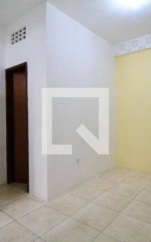 Casa para alugar com 60m², 2 quartos e sem vaga Casa para alugar com 60m², 2 quartos e sem vagaSala