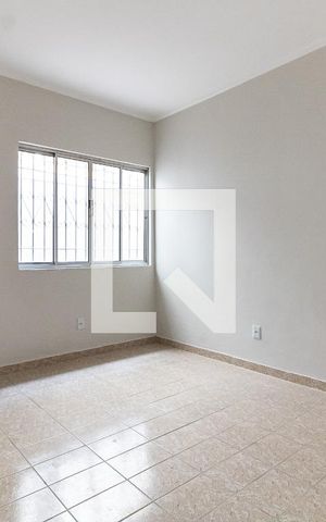 Casa à venda com 100m², 2 quartos e 2 vagas Casa à venda com 100m², 2 quartos e 2 vagasSala