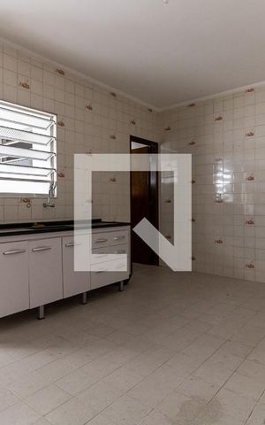 Casa à venda com 100m², 2 quartos e 2 vagas Casa à venda com 100m², 2 quartos e 2 vagasCozinha