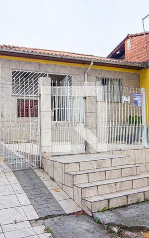 Casa à venda com 100m², 2 quartos e 4 vagas Casa à venda com 100m², 2 quartos e 4 vagasFachada