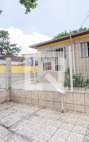Casa à venda com 100m², 2 quartos e 4 vagas Casa à venda com 100m², 2 quartos e 4 vagasFachada