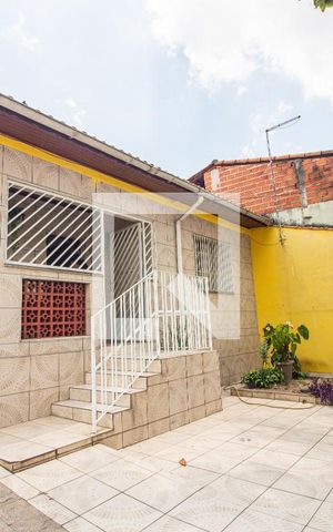 Casa à venda com 100m², 2 quartos e 4 vagas Casa à venda com 100m², 2 quartos e 4 vagasGaragem
