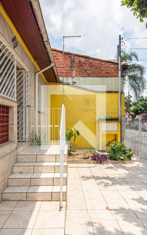 Casa à venda com 100m², 2 quartos e 4 vagas Casa à venda com 100m², 2 quartos e 4 vagasGaragem