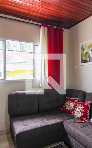 Casa à venda com 100m², 2 quartos e 4 vagas Casa à venda com 100m², 2 quartos e 4 vagasSala