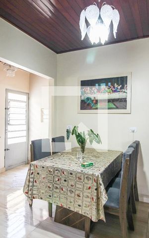 Casa à venda com 100m², 2 quartos e 4 vagas Casa à venda com 100m², 2 quartos e 4 vagasCozinha