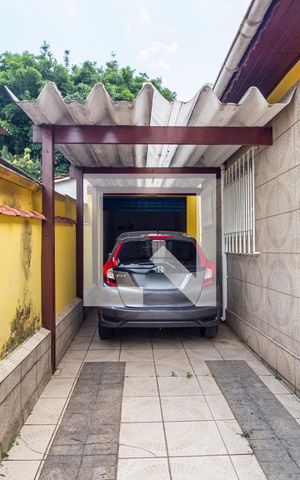 Casa à venda com 100m², 2 quartos e 4 vagas Casa à venda com 100m², 2 quartos e 4 vagasGaragem