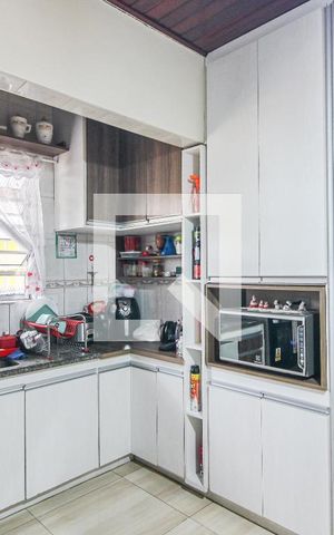 Casa à venda com 100m², 2 quartos e 4 vagas Casa à venda com 100m², 2 quartos e 4 vagasCozinha