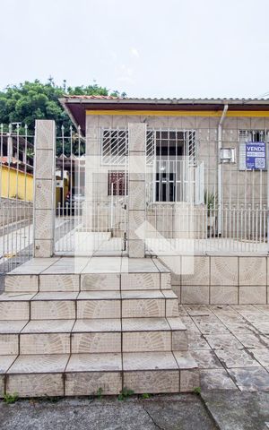 Casa à venda com 100m², 2 quartos e 4 vagas Casa à venda com 100m², 2 quartos e 4 vagasFachada