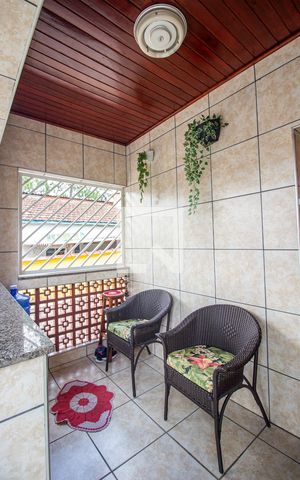 Casa à venda com 100m², 2 quartos e 4 vagas Casa à venda com 100m², 2 quartos e 4 vagasEntrada
