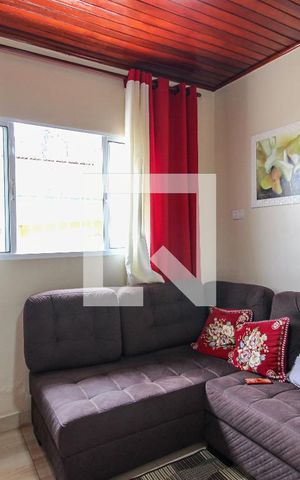 Casa à venda com 100m², 2 quartos e 4 vagas Casa à venda com 100m², 2 quartos e 4 vagasSala