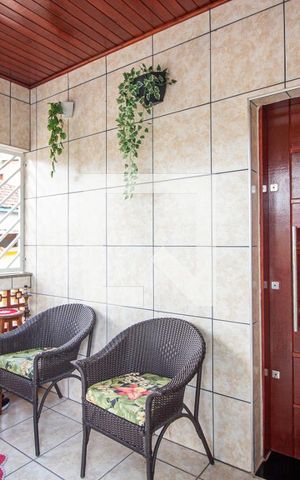 Casa à venda com 100m², 2 quartos e 4 vagas Casa à venda com 100m², 2 quartos e 4 vagasEntrada