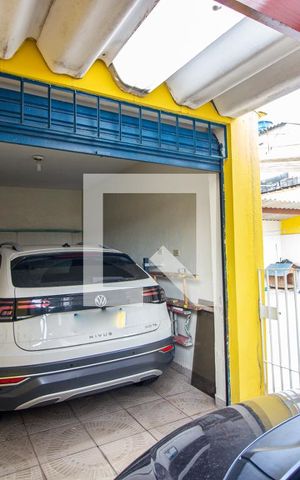 Casa à venda com 100m², 2 quartos e 4 vagas Casa à venda com 100m², 2 quartos e 4 vagasGaragem
