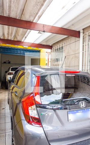 Casa à venda com 100m², 2 quartos e 4 vagas Casa à venda com 100m², 2 quartos e 4 vagasGaragem