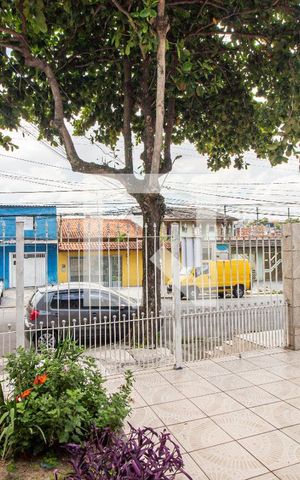 Casa à venda com 100m², 2 quartos e 4 vagas Casa à venda com 100m², 2 quartos e 4 vagasGaragem