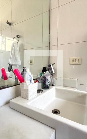 Casa à venda com 220m², 4 quartos e 2 vagas Casa à venda com 220m², 4 quartos e 2 vagasBanheiro da Suíte 2