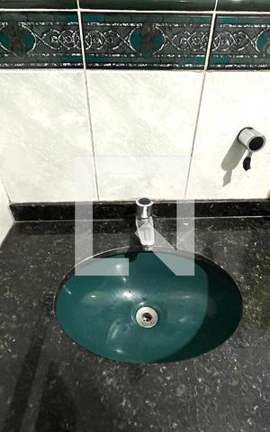 Casa à venda com 220m², 4 quartos e 2 vagas Casa à venda com 220m², 4 quartos e 2 vagasBanheiro