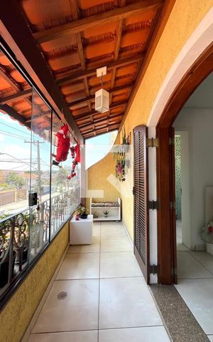 Casa à venda com 220m², 4 quartos e 2 vagas Casa à venda com 220m², 4 quartos e 2 vagasVaranda da Suíte 2