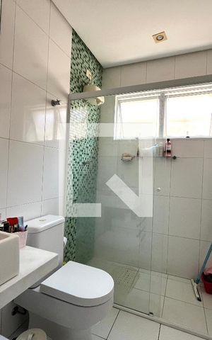 Casa à venda com 220m², 4 quartos e 2 vagas Casa à venda com 220m², 4 quartos e 2 vagasBanheiro da Suíte 1