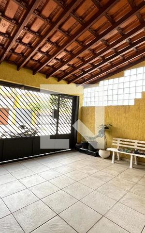 Casa à venda com 220m², 4 quartos e 2 vagas Casa à venda com 220m², 4 quartos e 2 vagasGaragem