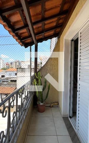 Casa à venda com 220m², 4 quartos e 2 vagas Casa à venda com 220m², 4 quartos e 2 vagasVaranda da Suíte 1