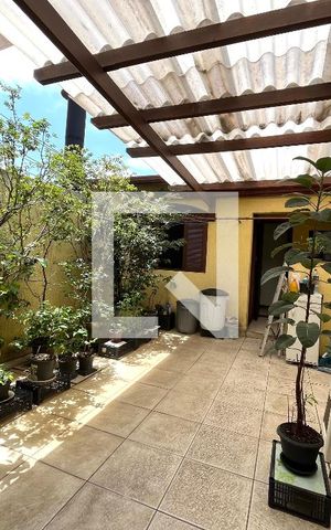 Casa à venda com 220m², 4 quartos e 2 vagas Casa à venda com 220m², 4 quartos e 2 vagasQuintal